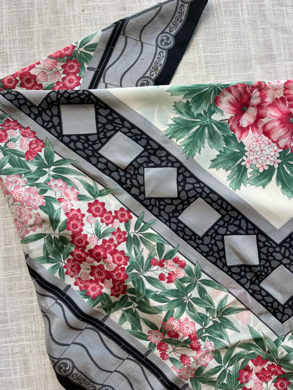 100% Silk Laurel Bandana - Large 35x35"
